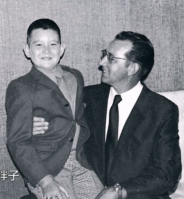 费翔现在生活窘迫_费翔生活方式_思想是生活的一种方式