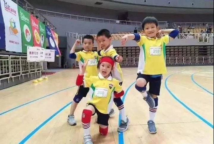 幼儿园足球怎么教_幼儿足球教学方法_幼儿园足球技巧有哪些