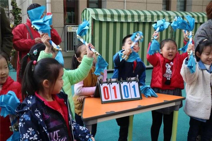 幼儿园足球技巧有哪些_幼儿足球教学方法_幼儿园足球怎么教