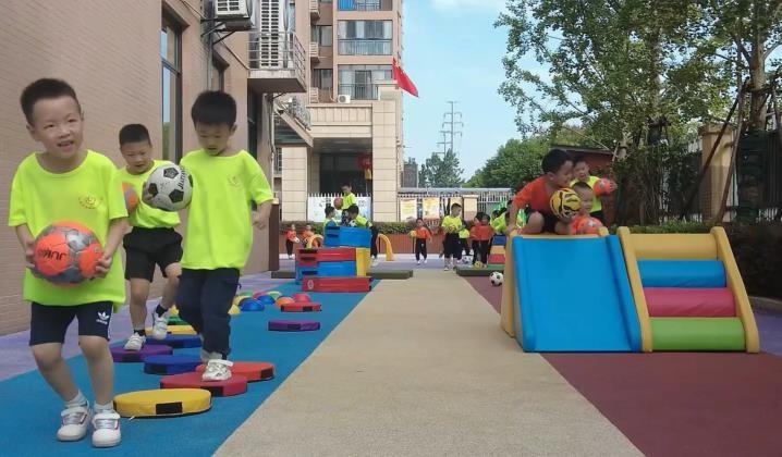 幼儿园足球技巧有哪些_幼儿园足球技能教案_幼儿足球技能